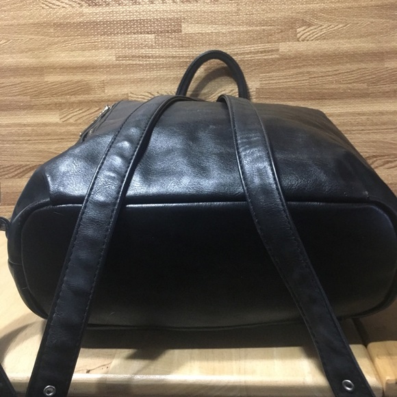 Tahari backpack - Picture 4 of 8